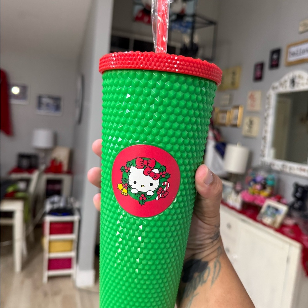 Green‎ Hello Kitty Tumbler with Red Lid